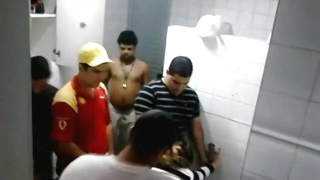 Pornografia sem registo  Vídeos pornográficos caseiros em câmara filme pornô variados