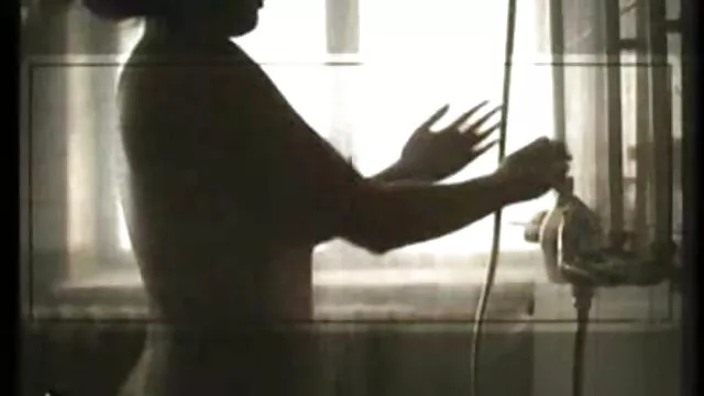 Pornografia sem registo  A rapariga vídeos pornôs de novinhas na sauna fica nua e nua