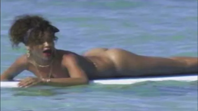 Pornografia sem registo  Ébano cavalga piça Negra brutalmente na filme pornô para maiores de 18 garganta cortada