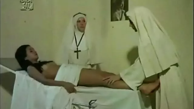 Pornografia sem registo  Este homem violou filme porno de famosas brasileiras a filha no apartamento.