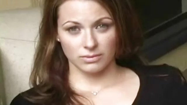 Pornografia sem registo  Seu padrasto mostrou o videos de atrizes pornos quanto ele ama