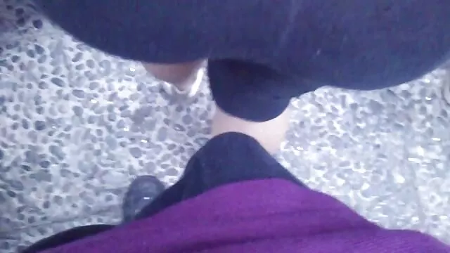 Pornografia sem registo  Estudante universitária peida-se ver vídeos pornôs brasileiros numa grande festa