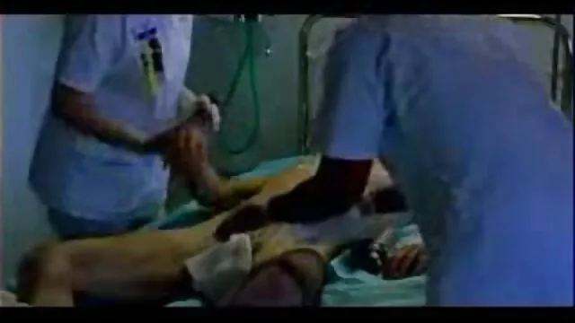 Pornografia sem registo  A filmes pornos japonesas jovem loira de óculos é uma porcaria.