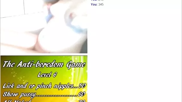 Pornografia sem registo  Uma Russa Bonita é fodida vídeos pornô com meninas por dois tipos.