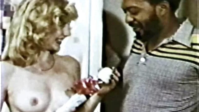 Pornografia sem registo  O vídeos pornôs de mulheres virgens pai come o novo iPhone.