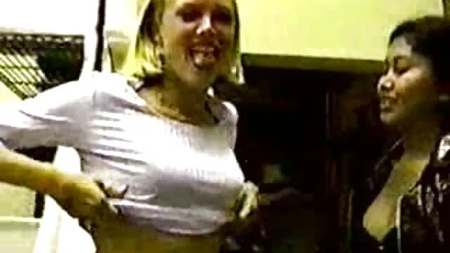 Pornografia sem registo  A mulher sem porno de qualidade gratis cabelo lambe e perde