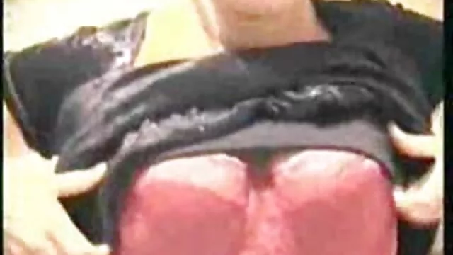 Pornografia sem registo  A Mãe Russa saltou para a cama com o filme pornô do frota filho.