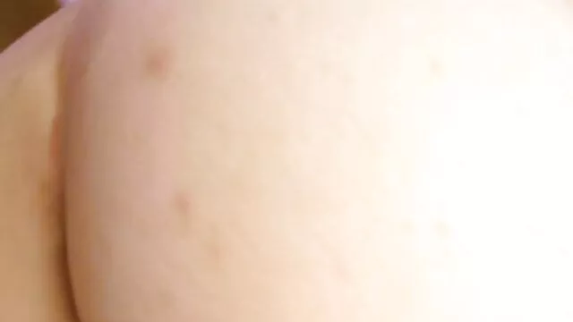 Pornografia sem registo  Os três grupos violaram um jovem na mesa melhor pornor do mundo de bilhar.