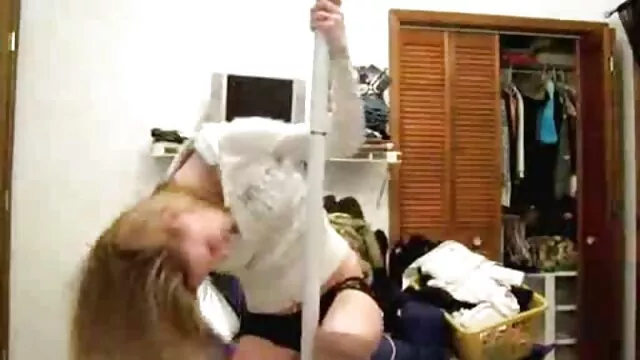 Pornografia sem registo  Vídeo para amantes vídeo pornô de striptease de peito grande