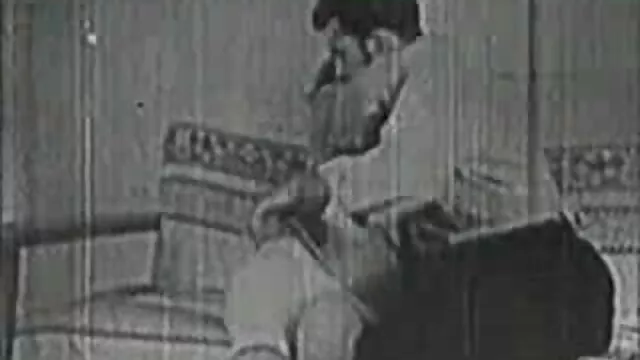 Pornografia sem registo  Homem adulto o melhor filme de pornô do mundo degola a mulher na cozinha e baixa a cara