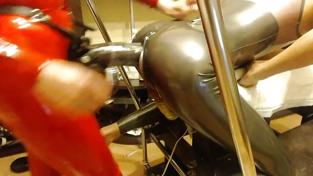 Pornografia sem registo  Rasgou o vestido e violou a irmã. vídeo de pornô vídeo de pornô vídeo pornô