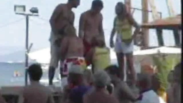 Pornografia sem registo  A madrasta apanhou o vídeos pornôs grátis filho a masturbar-se.
