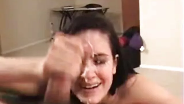 Pornografia sem registo  A rapariga oleosa e curvada hentai porno vídeos é fodida pela se machine.