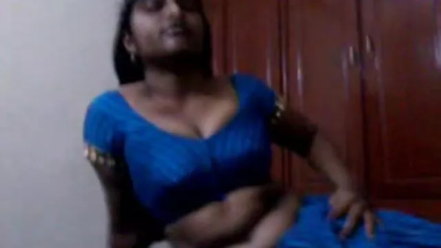 Pornografia sem registo  Espiões pervertidos numa senhora através de tube vídeos pornô uma câmara escondida