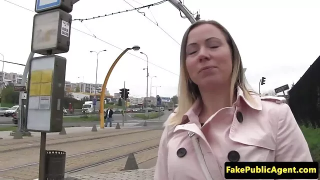 Pornografia sem registo  Um estudante russo filmes pornô no youtube come pilas e é engolido por esperma.